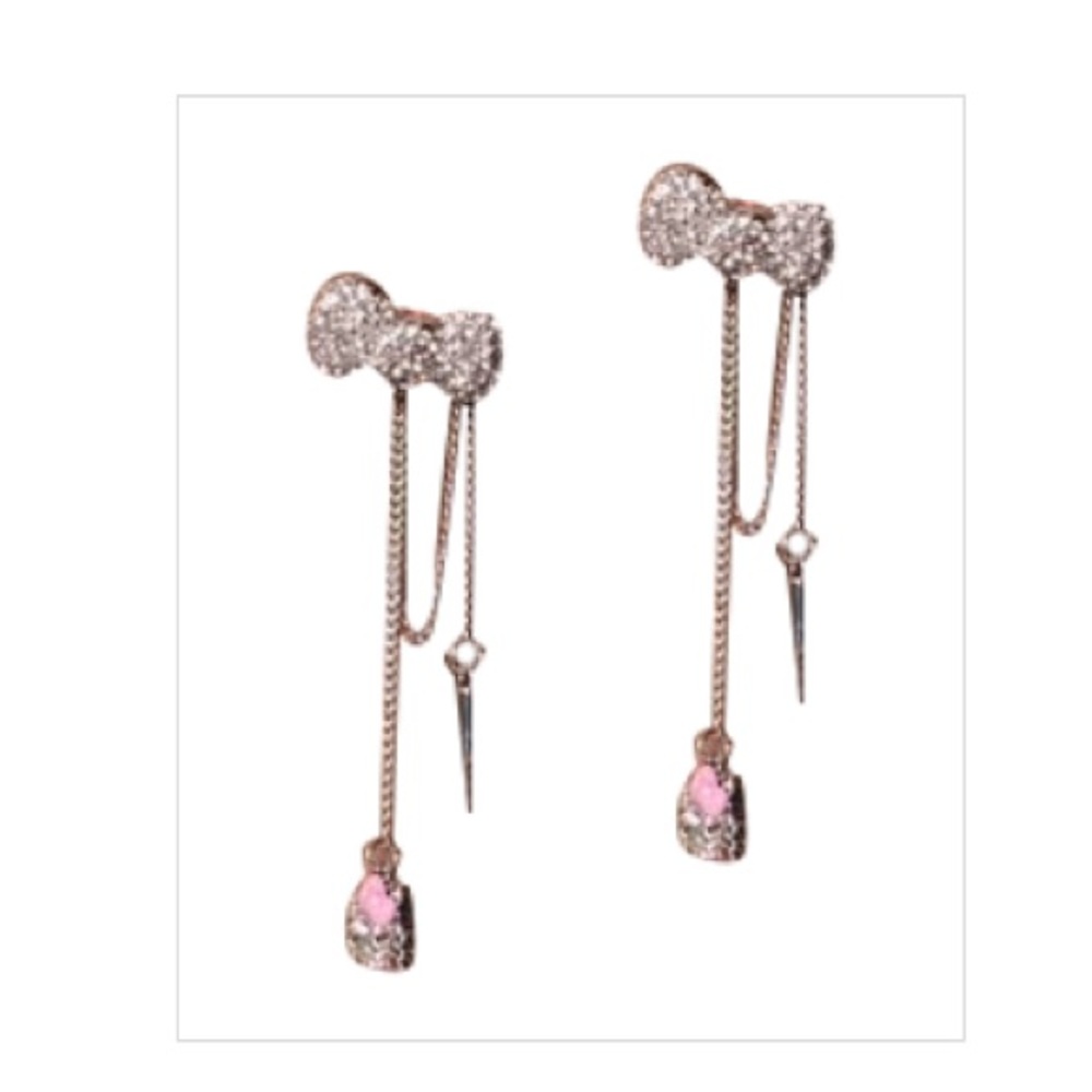 🎀 Hello Kitty Layered Chain Earrings 🎀 - Picture 3 of 3
